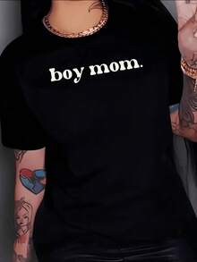 Texto expresando con orgullo el amor de una madre hacia su hijo mostrando una conexión familiar profunda y alegría cotidiana camiseta de mujer moderna para uso casual cómoda y con mensaje positivo - Negro - Ver 1