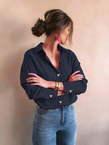 Camisa básica de mujer con hebilla de corazón de metal a rayas rosa pálido, elegante y minimalista para uso casual y de oficina, prenda exterior casual para otoño/invierno - Azul marino - Ver 2