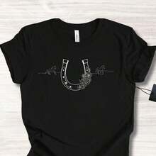100% Cotton Lucky Horse Design T-Shirt, Horseshoe T-Shirt, Equestrian Gift, Short Sleeve T-Shirt, Gift For Horse Lovers, Horse Graphic T-Shirt, Gift T-Shirt For Horse Owners, Versatile, Breathable, Comfortable, Soft, Elastic Designer Clothing For Men, Casual Fashion Graphic T-Shirt For Daily Summer Wear For Women. - 黑色 - 查看 7