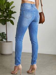 Pantalones vaqueros para mujer de talle medio y elasticidad media, corte ajustado con rasgaduras y dobladillos deshilachados, estilo streetwear casual - Azul lavado medio - Ver 5