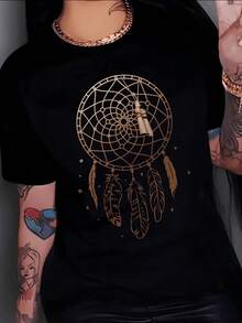 The Golden Dreamcatcher Represents Spiritual Protective Energy With Feathers That Symbolize Freedom, Hope, And Harmony, Inspiring Inner Peace. A Modern, Comfortable, Casual Women's T-Shirt For Everyday Wear. - 黑色 - 查看 8