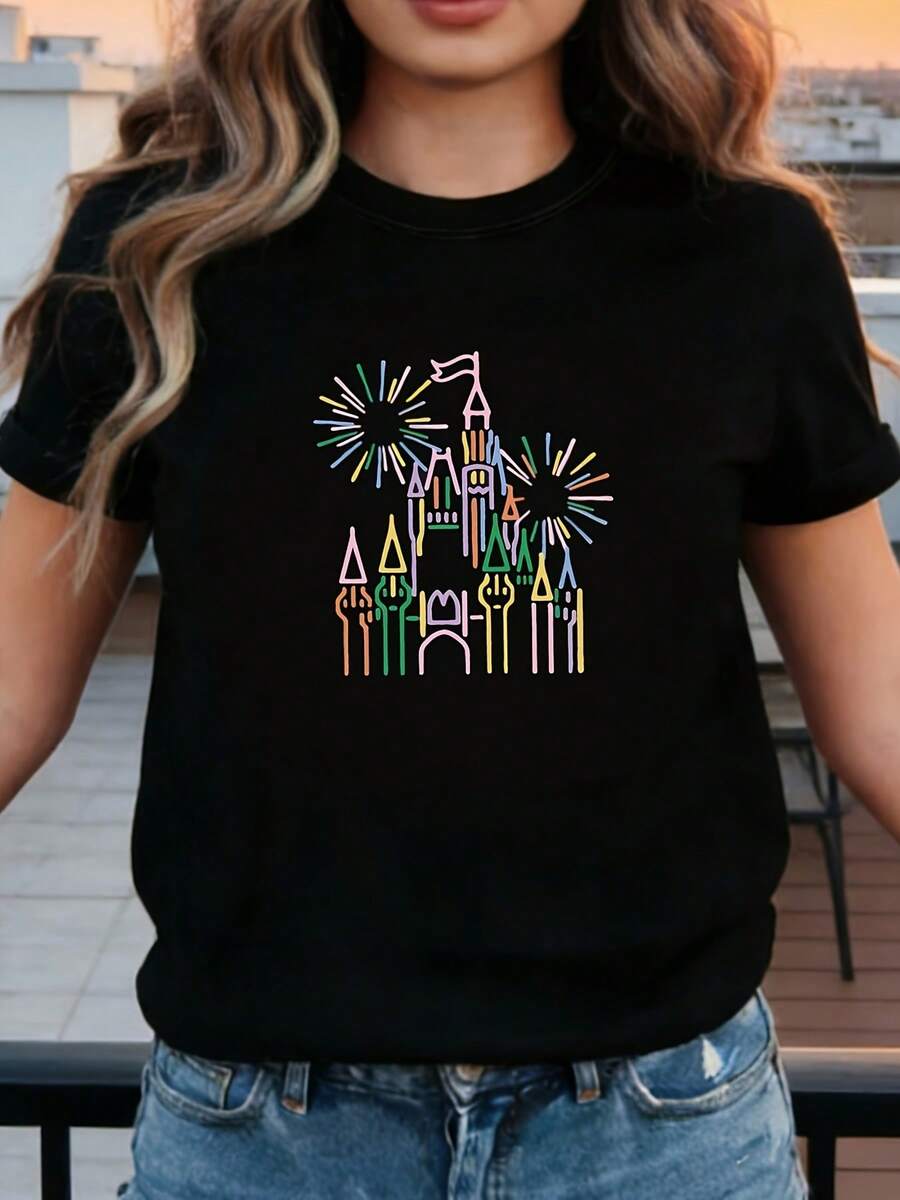 Camiseta de mujer de puro algodón, con un estilo moderno de arte lineal y diseños creativos de castillos de cuento de hadas, estampada sobre una camiseta negra de manga corta y cuello redondo para mujer. Adecuada para primavera, verano y otoño, ofrece un ajuste cómodo, un diseño retro elegante y a la moda, tela suave y un estilo actual. Es favorecedora y estiliza cuando se usa como prenda exterior, y sencilla y elegante cuando se usa debajo de otras prendas. Perfecta para ir de compras, asistir a fiestas y para el uso diario casual, es una prenda básica versátil y duradera. - Negro - Ver 1