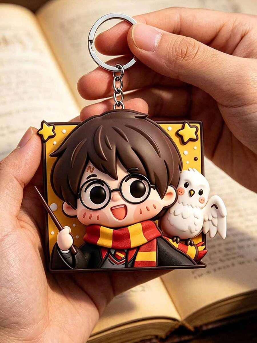 Harry Potter 哈利波特 2D 壓克力鑰匙圈,可愛 Q 版哈利搭配海德薇與魔杖設計,魔法世界收藏配件,迷人的 Q 版風格哈利與他的忠誠貓頭鷹海德薇和標誌性魔杖。由高品質 2D 壓克力製成,這款扁平鑰匙圈輕巧、耐刮,且設計耐日常使用。 - 鑰匙鏈 - 查看 1