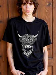 Camiseta Masculina com Estampa de Vaca Highland - Elegante Camiseta Casual Preta de Manga Curta com Estampa Digital por Transferência Térmica, Corte Regular, Gola Redonda para Uso em Todas as Estações ao Ar Livre e Lazer - Preto - Visão 1