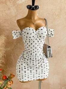 Vestido ajustado de punto y malla con hombros descubiertos para vacaciones - Blanco y Negro - Ver 4