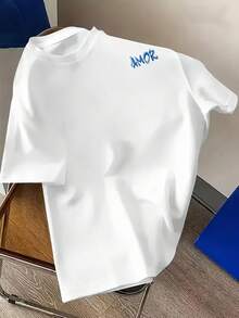 T-shirt estiva da uomo, streetwear, T-shirt con stampa graffiti "AMOR" sovrapposta in blu e nero, nuova t-shirt estiva da uomo stampata, girocollo a maniche corte, stile street alla moda, ricca di design, stile versatile, t-shirt a maniche corte che esalta il temperamento. - Bianco - Visualizzare 6