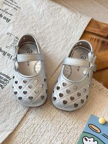 1 Pair Girls' Shallow-Cut Cute Flat PU Princess Loafers, British Style Hollow Breathable Roman Style, Soft Sole Non-Slip Versatile Children's Performance Shoes, Minimalist Fashion Baby Toddler Walking Shoes, Outdoor Indoor Mary Jane Driving Loafers, Magic Tape Easy On/Off School Shoes, Suitable For Summer Wear - Silver - View 2