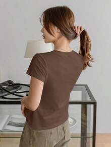 Camiseta de mujer de unicolor con cuello en V y manga corta, estilo de negocios casual de verano "Old Money" para ropa de trabajo de mujer - Café integral - Ver 5