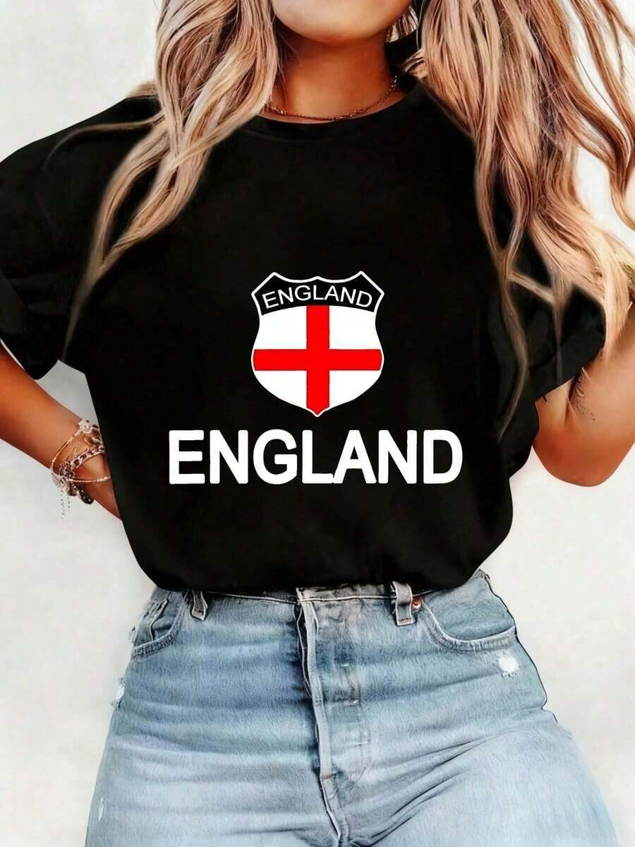 Women's Black Shirt With England And Flag Print. Sporty Shirt With England Lettering. National Design For Football Fans. Ideal As A Gift. Women's T-Shirt. Elegant. Bohemian Style. Soft, Breathable, And Comfortable Garment, Perfect For Spring, Summer, And Autumn; Ideal For Holidays, Travel, And Everyday Wear. Perfect For Watching A Match. - 黑色 - 查看 1