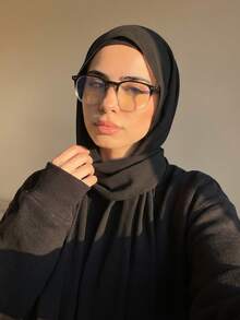 1pc Women's Solid Color Chiffon Beach Scarf, Muslim Headscarf, Arabic Casual Long Scarf, Sunscreen Shawl, Suitable For Daily Use - Black - View 1