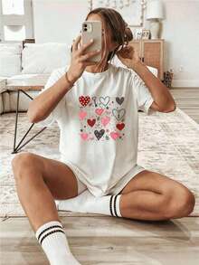 Bonita camiseta de color crema con corazones multicolores y detalles románticos, ideal para looks dulces y casuales. - Blanco - Ver 12