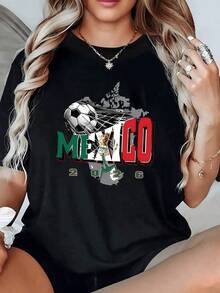 Balón de fútbol cruzando la red junto al mapa de América del Norte y la palabra México 2026 simbolizando pasión y unidad deportiva camiseta de mujer casual cómoda para verano - Negro - Ver 6