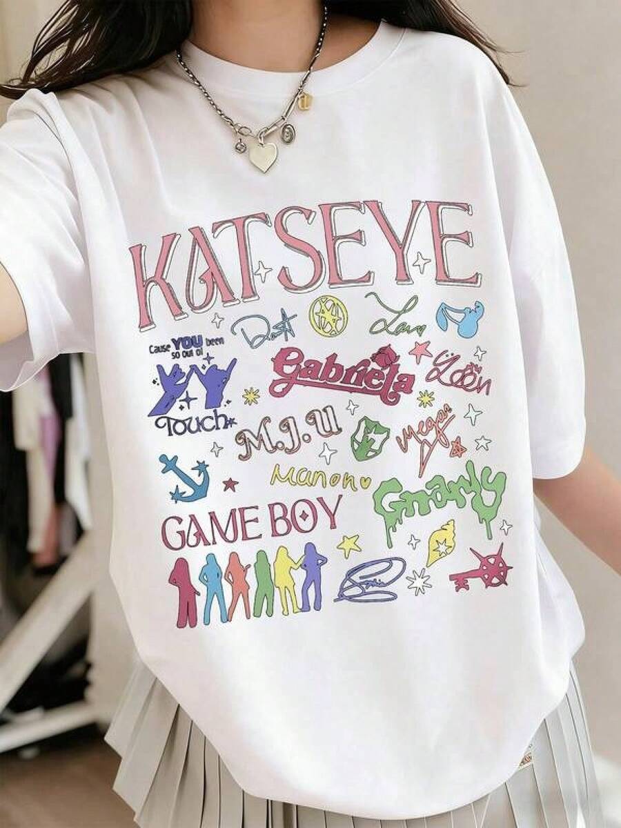 Camiseta Katseye Music, Camiseta Gráfica Katseye K-Pop, Camiseta Katseye Beautiful Chaos - Cuello Redondo Cómodo, Ajuste Elástico, Elegante y Versátil, Lavable a Máquina, Ropa para Todas las Temporadas para Niños y Niñas de 5 a 14 Años, Perfecta para Uso Diario, Ropa Escolar, Reuniones Familiares, Fiestas de Cumpleaños - Regalo Ideal para Fans y Niños. Ropa Hombre Cosas Para Hombre Ropa De Mujer Blusas Bonitas - Blanco - Ver 1