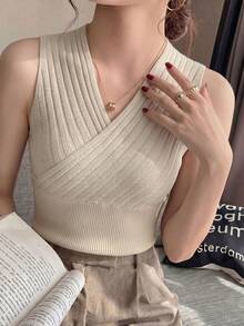 Áo kiểu không tay thanh lịch, chất liệu dệt kim gân, vạt trước xếp chéo, dành cho nữ. - Màu Khaki - Xem 7