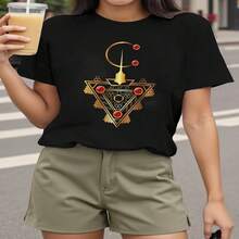 Women's Black Cotton T-shirt with Gold Geometric Graphic and Red Accents, Short Sleeve Round Neck Casual Top, Regular Fit for Everyday Style - Negro - Ver 1