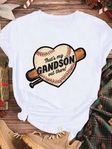 Elegante y casual para mujer, manga corta, camiseta de béisbol, estampado de corazón y bate de béisbol para el Día de la Madre, "Ese es mi nieto ahí fuera", ropa casual blanca para primavera y verano. - Blanco - Ver 3