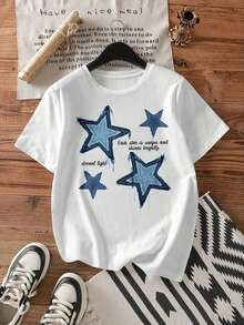 Camiseta de mezclilla holgada informal para mujer con estampado de estrellas, transpirable y cómoda, de manga corta y cuello redondo, con estampado de parches de estrellas azules desgastadas, de algodón suave, perfecta para uso diario y estilo urbano Y2K. - Blanco - Ver 7