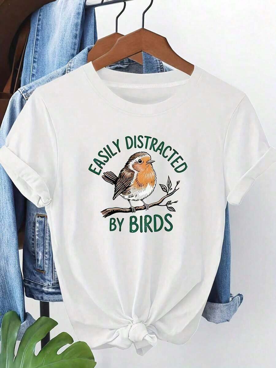 Camiseta De Talla Grande Con Estampado Gráfico "FÁCILMENTE DISTRAÍDO POR LOS PÁJAROS", Camiseta Blanca De Manga Corta Y Cuello Redondo Estampada - Lavable A Máquina, Estilo Casual, Ajuste Cómodo, Diseño De Moda, Versátil Para Uso Diario, Tela Suave, Estilo De ModaWomen's Casual Short Sleeve T-Shirt Solid Color Basic Tee Top Blusas Para Mujer Camisa - Blanco - Ver 1
