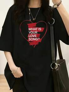 Camiseta casual de manga corta para mujer, ideal para vacaciones de verano, con un corazón rojo hueco dibujado a mano, un símbolo clásico del amor que crea un ambiente romántico y resalta el tema del patrón de la "canción de amor". Estilo moderno para mujer, perfecto para primavera-verano. - Negro - Ver 12