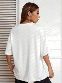 Nuevas llegadas para el verano. Camiseta Casual de Manga Corta con Cuello Redondo para Mujer - Estampado Gráfico de Cerezas con Letras Cursivas Rojas - Blanco - Ver 3