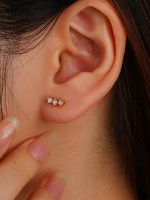 1 Par de Brincos de Botão Minimalistas com Triplo Zircônia Micro-Incrustado, na Cor Dourada, Brincos Versáteis para Mulheres - Brincos - Visão 3