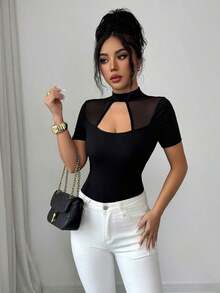 Camiseta de manga corta de mujer de color negro sólido, con diseño de empalme de malla, cuello alto y ajustada a la cintura, elegante, para primavera/verano - Negro - Ver 6