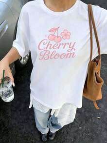 PremiumCamiseta Holgada para Mujer Blanca con Estampado de Cerezas y Flor de Cerezo "Cherry Bloom", Cuello Redondo de Manga Corta, Top Casual Estético, Ropa Cómoda para Uso Diario y Primavera, Estilo Relajado para Salidas Informales Eco-Friendly - Blanco - Ver 7
