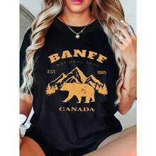 Camiseta para mujer del Parque Nacional Banff, Canadá - Camiseta con estampado de oso y montaña, adecuada para uso casual; camiseta de manga corta y cuello redondo con el icónico diseño de Banff, establecido en 1885, ideal para viajes al aire libre y ropa de recuerdo canadiense - [Negro] - Ver 5