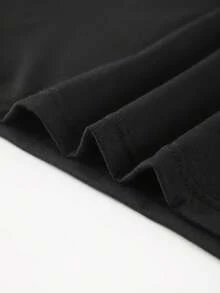 Camiseta unisex de 180 g de ajuste holgado con patrón de croché - Prenda superior suave de color con diseño de croché, imprescindible para entusiastas del croché, ropa hecha a mano lavable a máquina, camiseta de estilo creativo, camiseta de tela cómoda, ropa comunitaria hecha a mano, camiseta - [Negro] - Ver 4