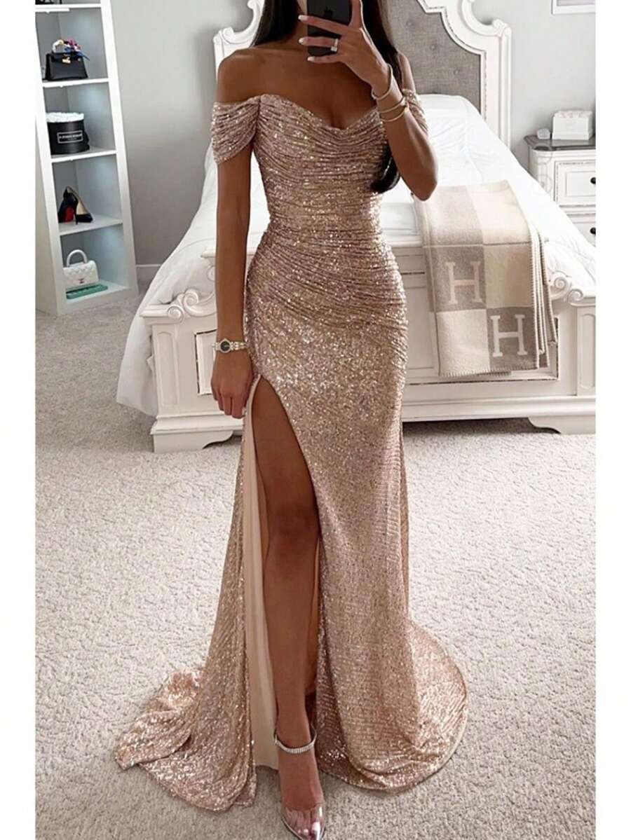 Vestido largo de gala formal con escote descubierto de hombros, fruncido, con lentejuelas y abertura alta tipo sirena - Champán - Ver 1