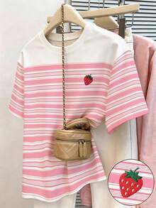 Camiseta de cuello redondo regular con estampado digital a rayas de colores y bordado de fresa - Multicolor 6 - Ver 6