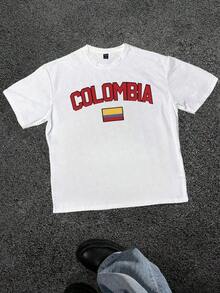 The Print Celebrates Colombian Pride And Identity, Displaying The Word COLOMBIA In Large Letters Alongside The National Flag, A Symbol Of Unity, Joy, And Vibrant Culture. This Women's T-Shirt Is 100% Cotton And Makes A Great Gift. It's A Stylish, Bohemian-Inspired Garment, Soft, Breathable, And Comfortable, Perfect For Spring, Summer, And Fall; Ideal For Vacations, Travel, And Everyday Wear. Perfect For Watching A Game. - 白色的 - 查看 7