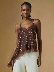 2026 Nuevo Llegado Verano Elegante Blusa de Satén a Lunares para Mujer con Tirantes de Encaje Contrastante y Bajo Asimétrico de Longitud Regular/Blusa Asimétrica de Verano, Blusa de Salida de Verano para Mujer, Vacaciones de Primavera, Blusa Eleg - Café integral - Ver 1