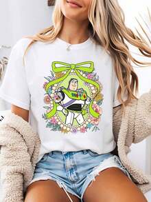 Women's Graphic Tee Featuring A Buzz  Cartoon Print And A Floral Bow. This Summer Garment Is A Crew Neck Tee Made From A Soft And Comfortable 100% Cotton Fabric. Perfect For Everyday Wear, Outdoor Activities, Or Shopping Trips. It's Also Ideal As Vacation Wear For Women. - 白色 - 查看 8