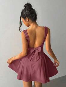 Vestido corto elegante y sexy de mujer con lazo y espalda descubierta - Color caoba - Ver 1