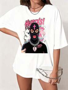 Camiseta Oversized para Mujer con Motivo de Dinero "Hustle" - Camiseta Urbana con Símbolos de Dólares, Cadenas Doradas y Estampado del Número de Cuenta Bancaria 777, Ícono de Lápiz Labial Rosa - Top Casual de Cuello Redondo y Manga Corta de Corte Holgado para Estilos Inspirados en el Hip-Hop, Transpirable y Cómoda. - Blanco - Ver 1