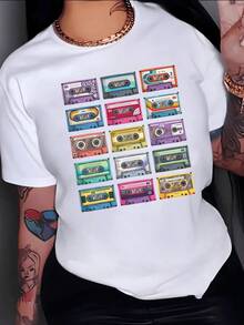 Colorful Cassette Tapes That Evoke Musical Nostalgia From The 80s With A Vibrant Retro Touch, Ideal For Expressing A Love For Music In Every Detail. Modern Casual Women's T-Shirt - 白色 - 查看 8
