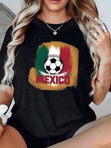 Balón de fútbol rodeado por los colores verde blanco y rojo que representan el orgullo y la pasión de México perfecto para fanáticas del deporte y del país camiseta de mujer casual moderna - Negro - Ver 6