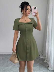 Vestido corto de manga corta con cuello trapezoidal elegante, volantes y botones en la cintura, corte evasé, adecuado para el trabajo, primavera/verano - Verde militar - Ver 8