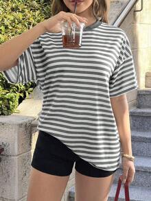 Camiseta casual de mujer  de cuello redondo holgado, camiseta de manga corta de ajuste ceñido con parches a rayas minimalista, adecuada para primavera/verano, ideal para el Día de San Valentín - rayas grises y blancas - Ver 7