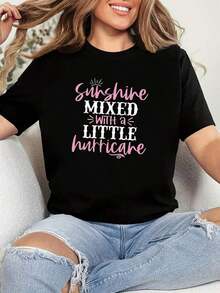 Loose-Fitting T-Shirt With The Slogan 'Sun100%Cottonshirt MIXED WITH A LITTLE Hurricane', Featuring A Crew Neck And Short Sleeves In Black. It's Machine Washable, Has A Casual Style, A Comfortable Fit, And Is Perfect For Everyday Wear. A Basic Cotton Crew Neck T-Shirt For Women. - 黑色 - 查看 3