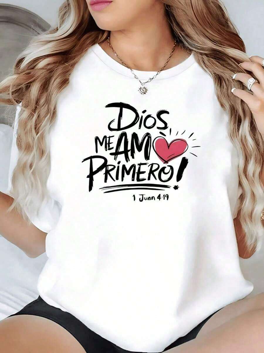 The Phrase On The Print Expresses Divine Love And Gratitude To God Who Loved First, With A Red Heart Highlighting Faith And Hope In Every Detail. Women's T-Shirt, 100% Soft And Comfortable Cotton For Everyday Wear - Vintage Street Style Unisex Cotton Short Sleeve Crew Neck T-Shirt - 白色的 - 查看 1