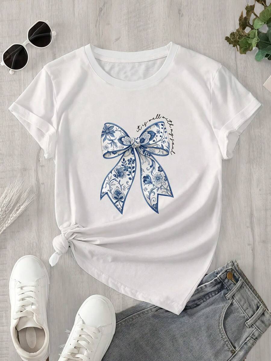 Camiseta Casual Esencial para Mujer con Estampado de Mariposas - Top casual de manga corta, diseño de lazo floral azul, camiseta de verano transpirable, lavable a máquina, corte regular, ropa transpirable. | Patrón de mariposa | Ropa de uso diario de algodón suave de alta calidad para el verano - Blanco - Ver 1