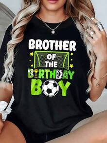 Portería verde con estrellas doradas balón de fútbol y letras festivas que celebran al hermano del cumpleañero con energía deportiva y alegría camiseta de mujer casual para regalo divertido - Negro - Ver 6