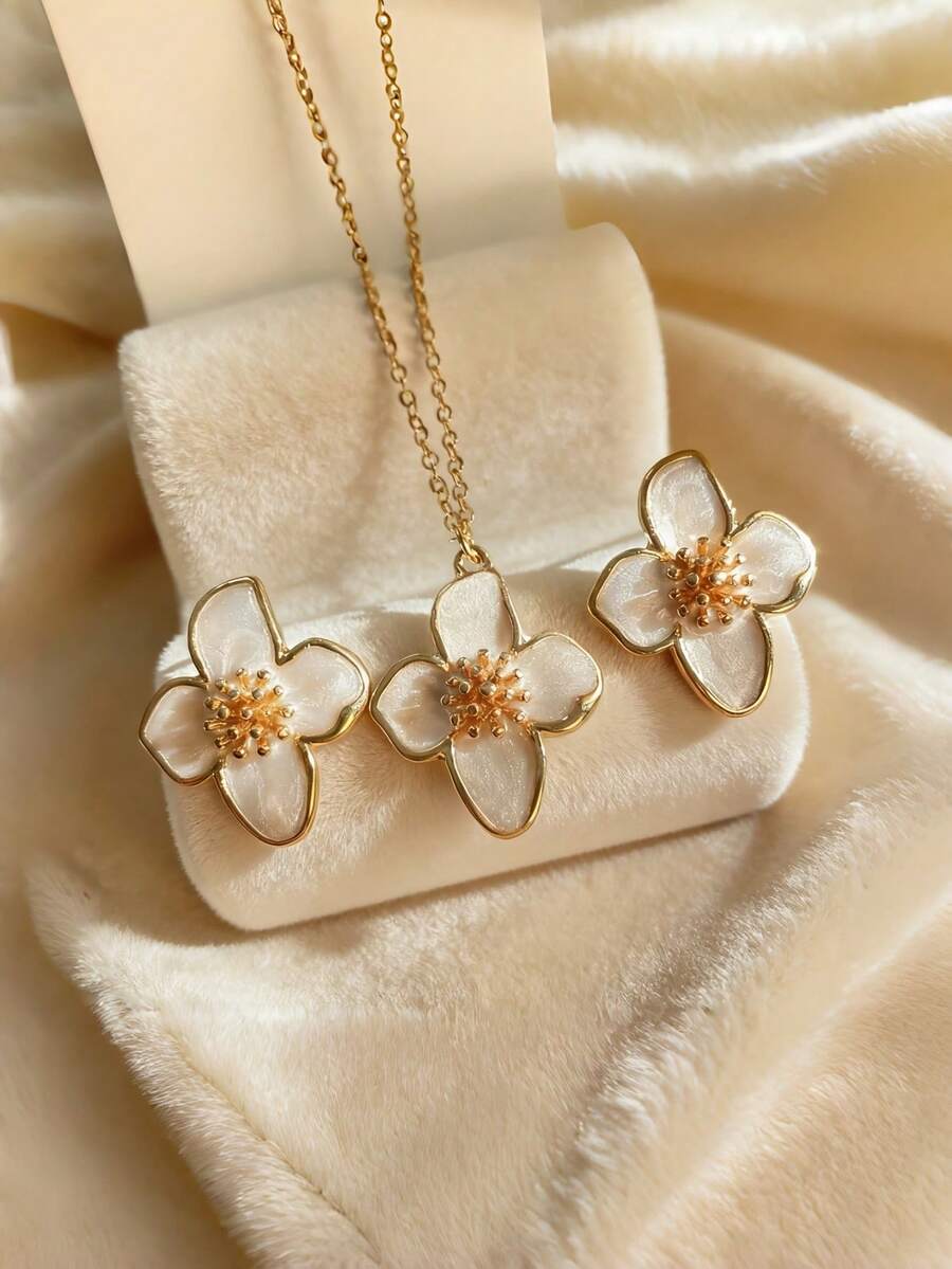Juego de joyería de collar y aretes con flor de 4 pétalos, elegante y de moda para uso diario - Conjunto de flores blancas - Ver 1
