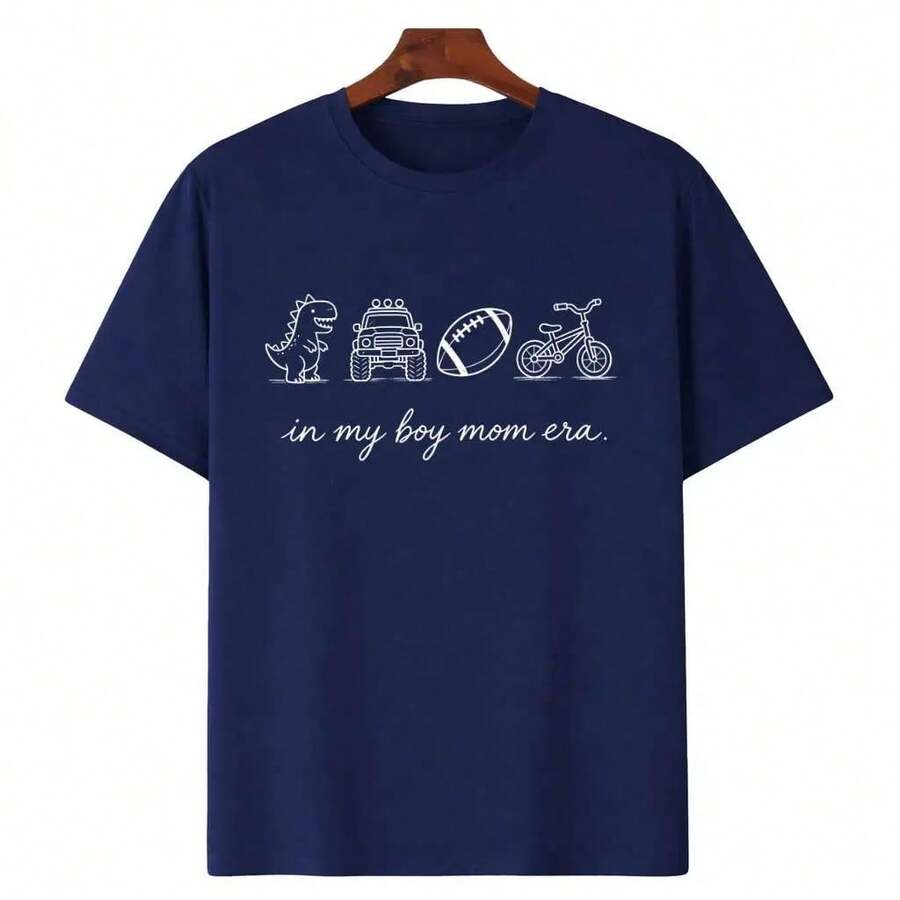 Camiseta de manga corta con temática de "Mamá de Niño" con gráficos de dinosaurios, camiones, fútbol y bicicletas para madres orgullosas. - Azul oscuro - Ver 1