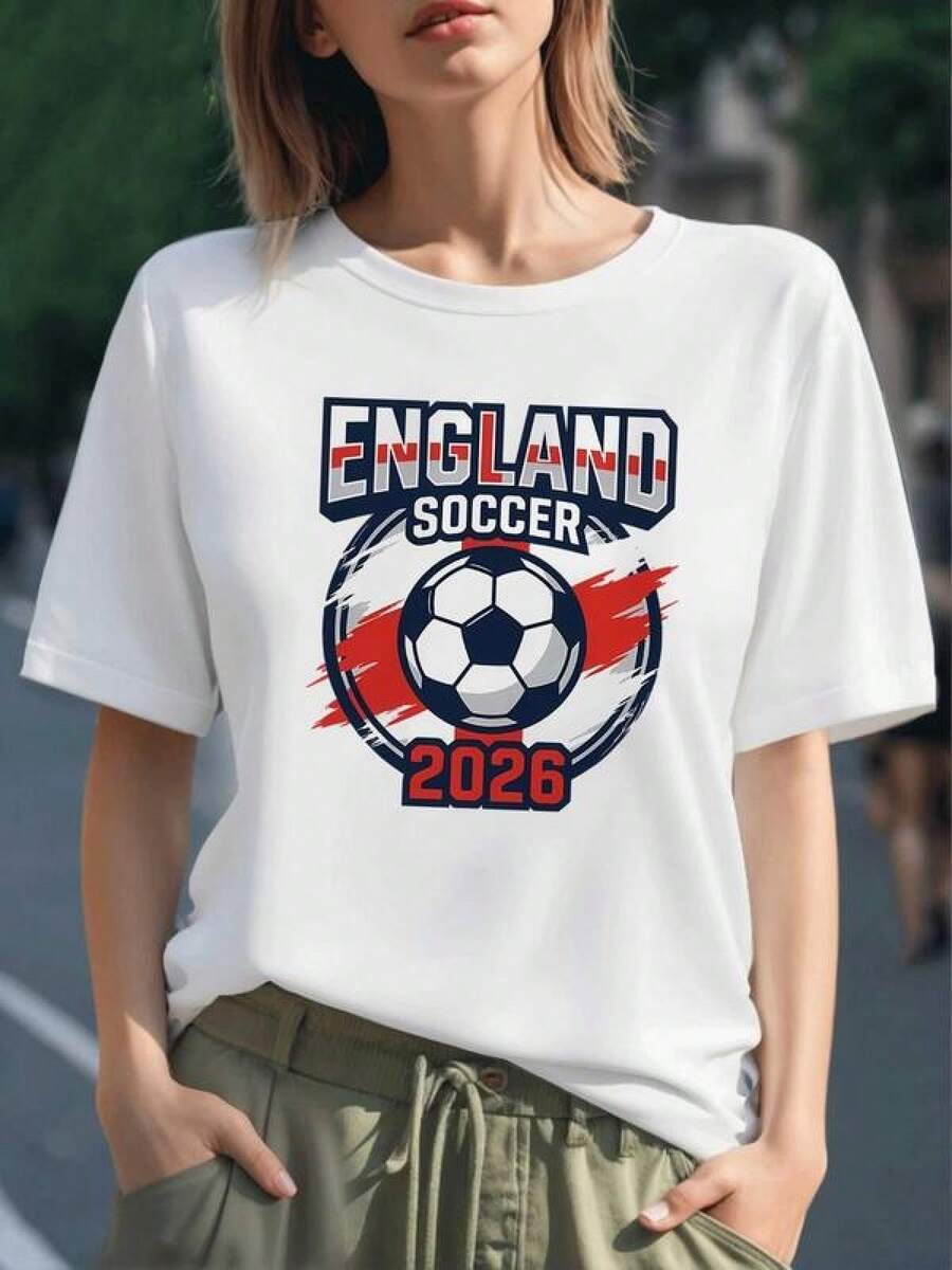 Balón de fútbol sobre cruz roja con texto England Soccer 2026 que simboliza pasión y unión deportiva camiseta para mujer 100% algodón - Negro - Ver 1