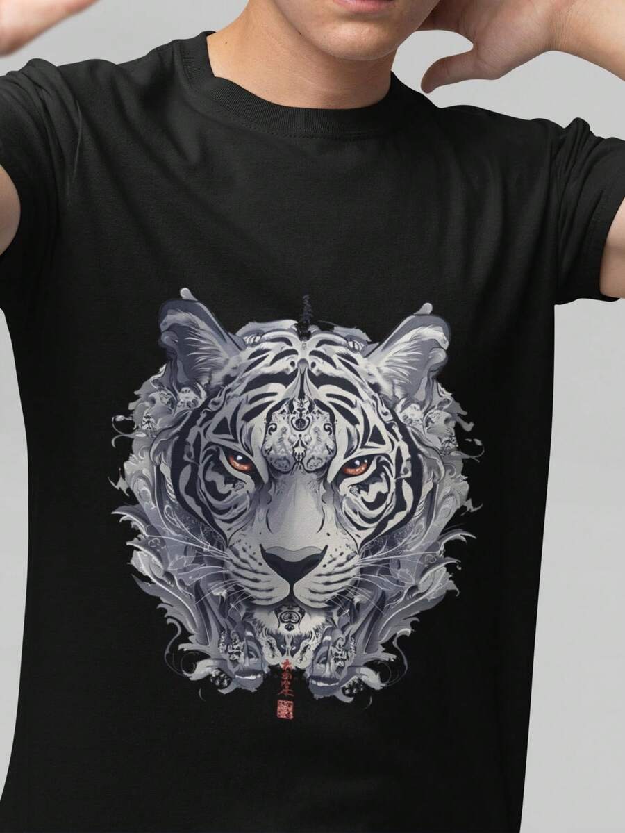 Camiseta unisex con estampado de tigre majestuoso. Camiseta unisex de algodón puro de 220 g. Peso ideal para todas las estaciones, apta tanto para hombres como para mujeres. Tejido duradero de alta calidad, suave al tacto y de larga duración. Prenda transpirable, ideal para el otoño y las vacaciones. - Negro - Ver 1