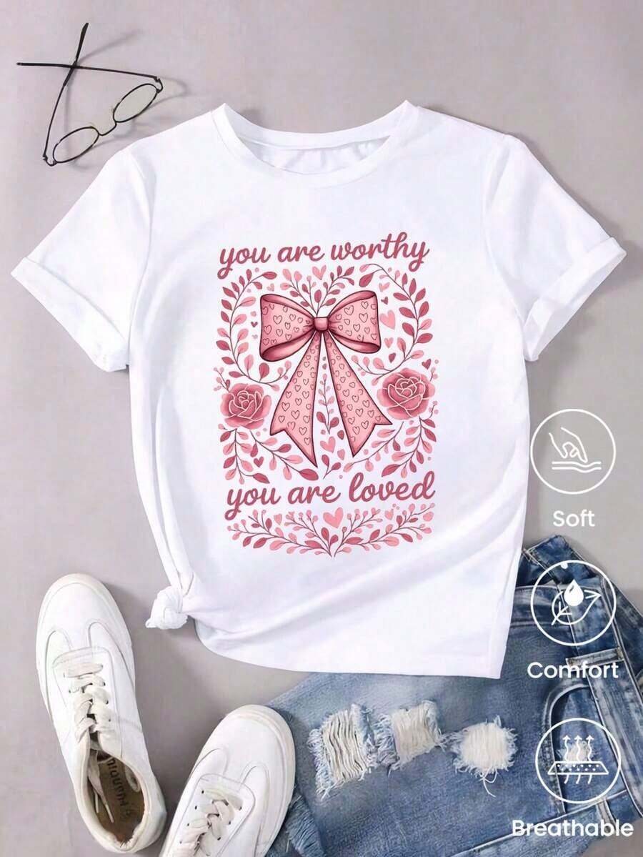 Camiseta de cuello redondo y mangas cortas de ropa fashion, fabricada en México, para la temporada primavera-verano 2025. Con estampado de dibujos animados, es un modelo de pareja, apta para usar tanto por dentro como por fuera, ideal para oficina y estilo casual, diseñada para hombres y mujeres, en unidad individual. - Blanco - Ver 1