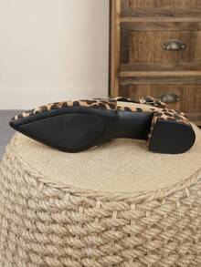 XBYASDF 2026新款女款棕色豹紋尖頭後扣粗跟高跟鞋，優雅3cm高跟鞋，復古通勤辦公涼鞋 - 棕色 - 查看 7